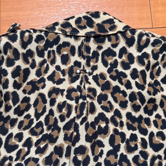 White House, Black market Leopard Print Button-Up Shirt - Picture 7 of 9